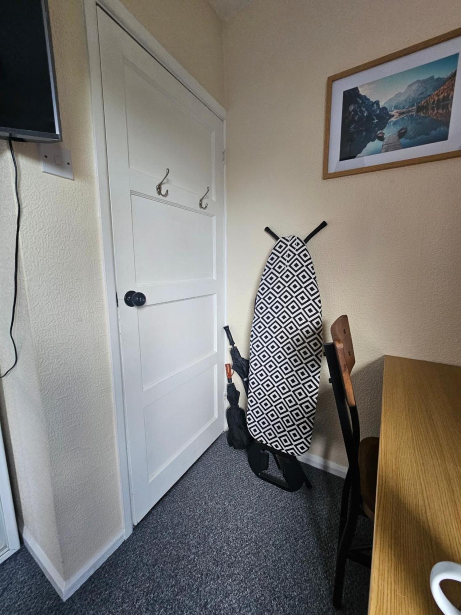 Double Bedroom Located Close To Manchester Airport Privatunterkunft *