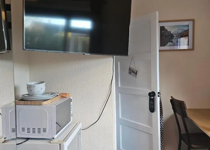 Double Bedroom Located Close To Manchester Airport