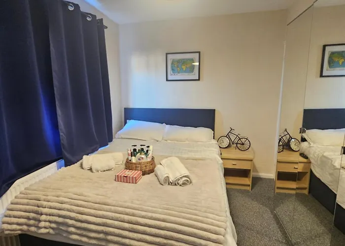 Double Bedroom Located Close To Manchester Airport