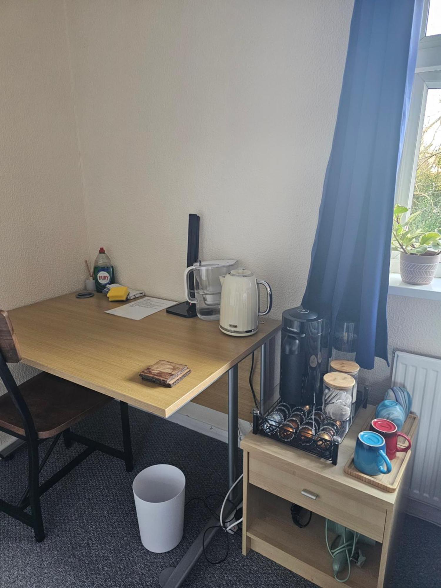 Homestay Double Bedroom Located Close To Manchester Airport Wythenshawe