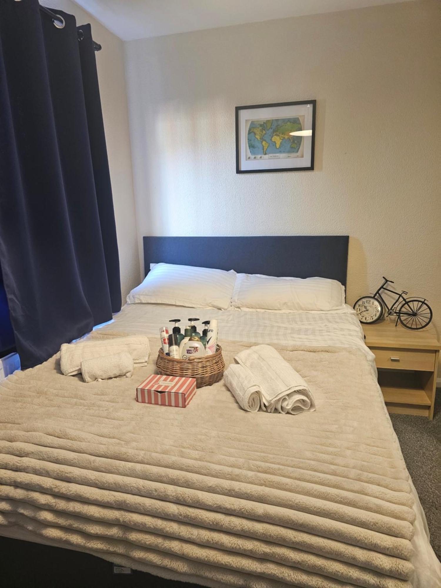 Double Bedroom Located Close To Manchester Airport Homestay Wythenshawe