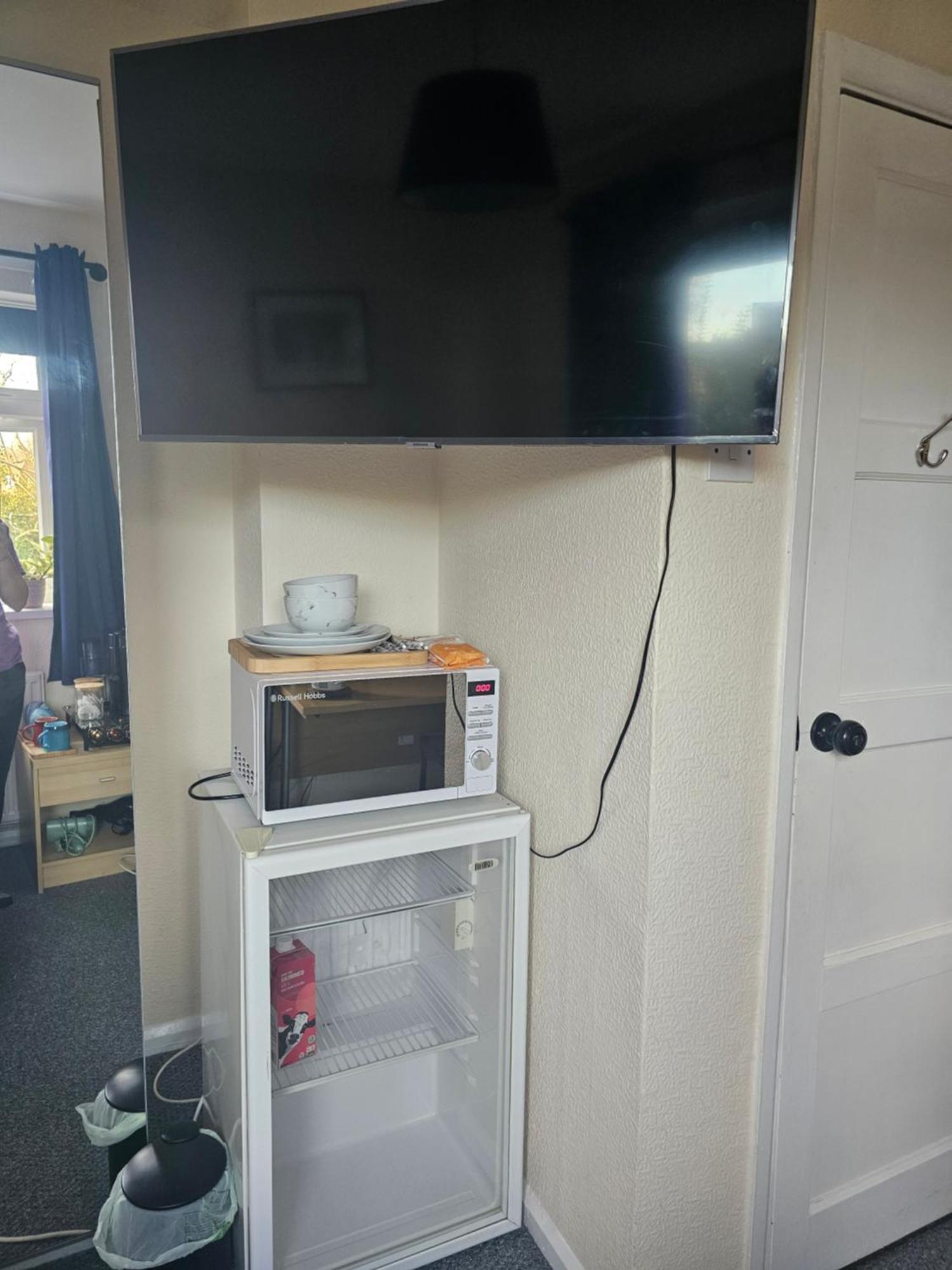 Double Bedroom Located Close To Manchester Airport Homestay