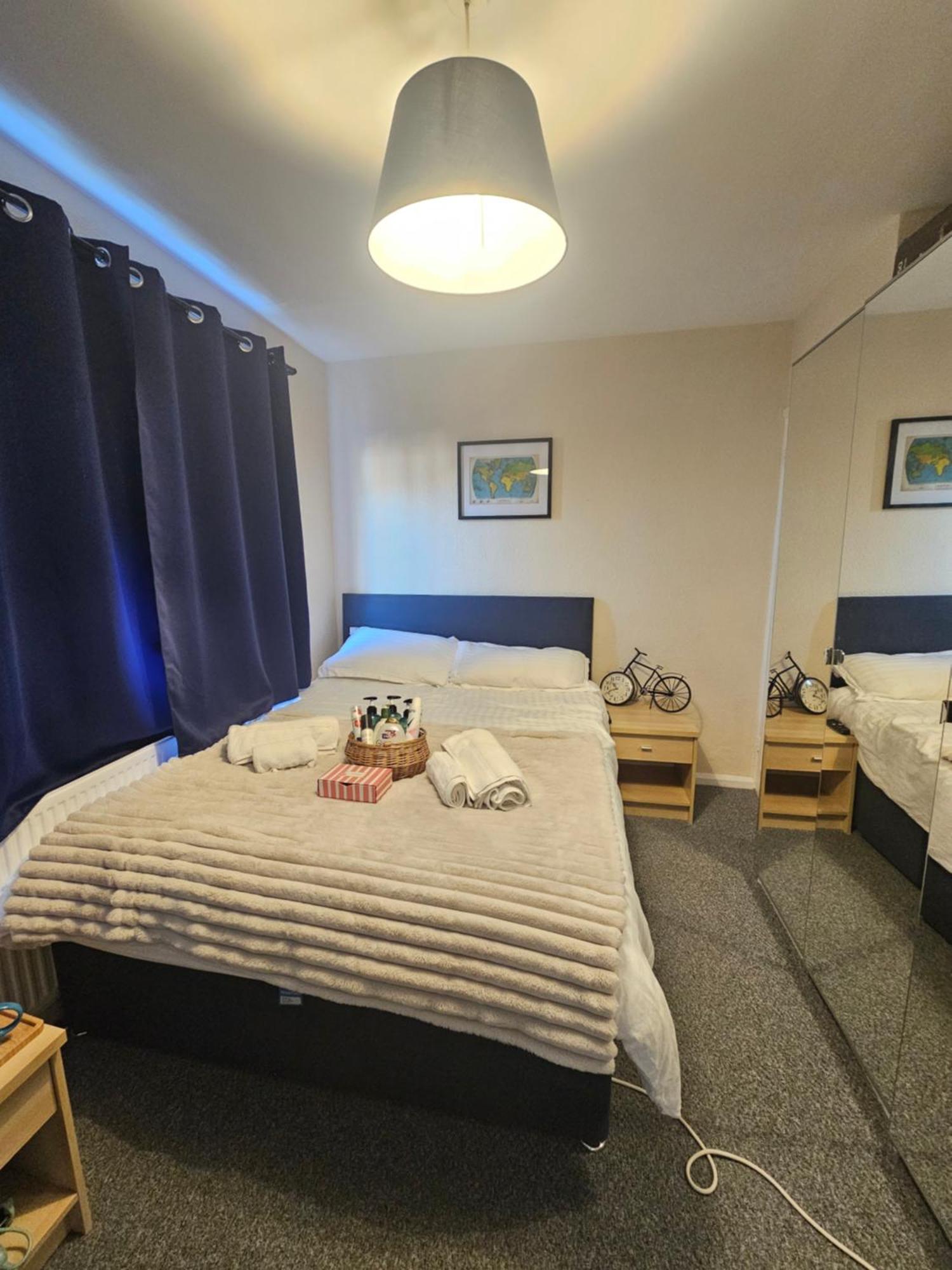 Double Bedroom Located Close To Manchester Airport * Wythenshawe